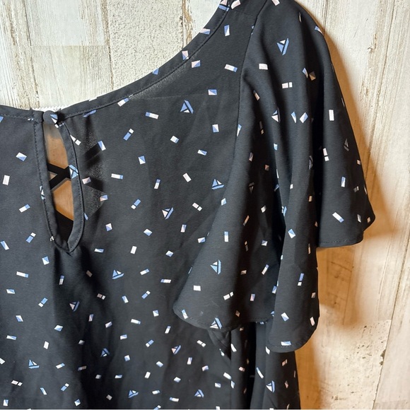 Torrid Chiffon Blouse Short Sleeve Crisscross Black Sail Boat Print Top Size 2 - Picture 16 of 16